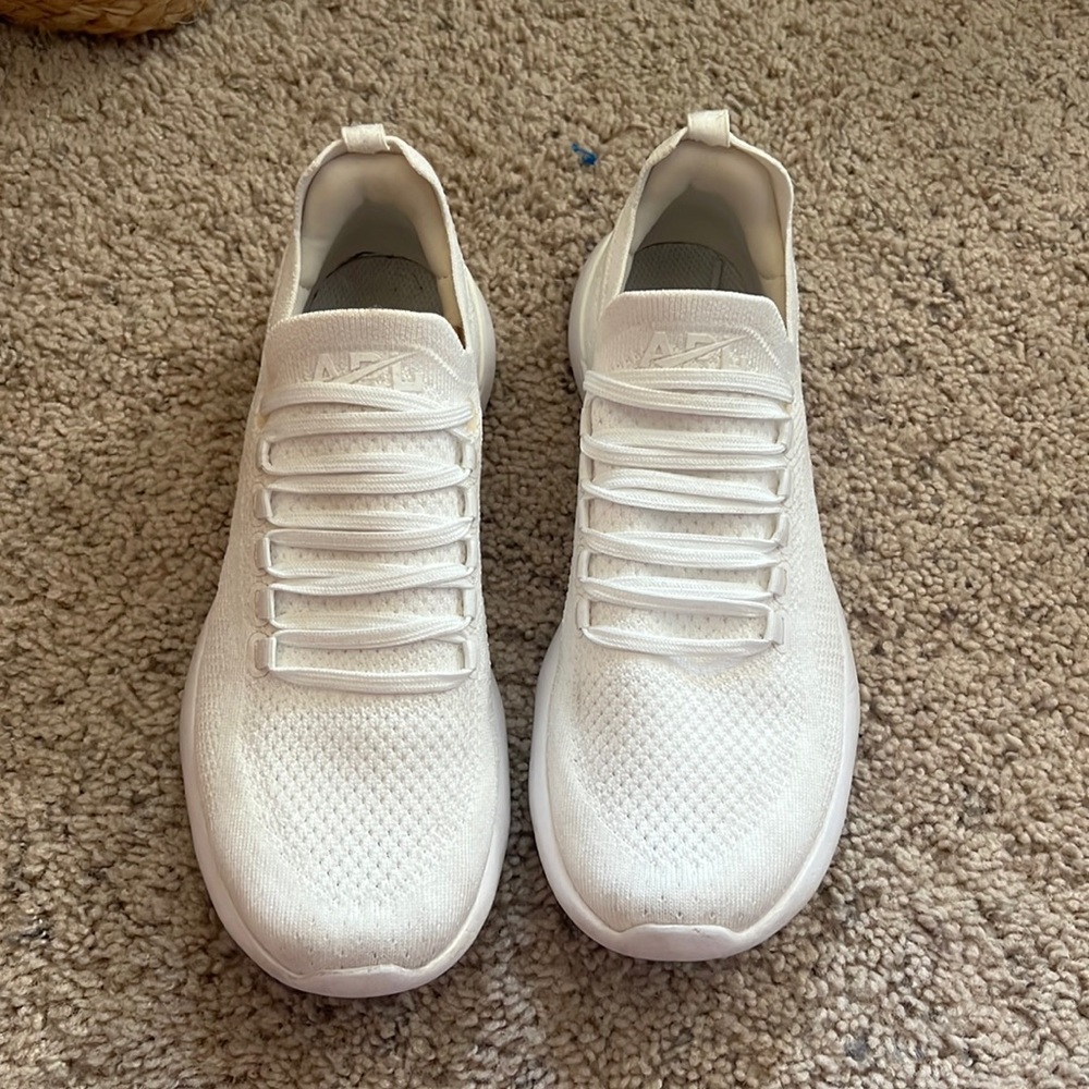 Womens APL techloom breeze sneakers